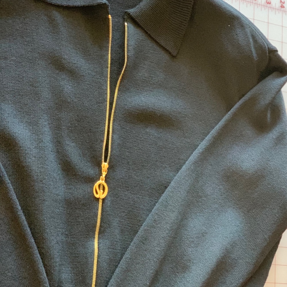 St John sweater jacket-like new. - Picture 3 of 4